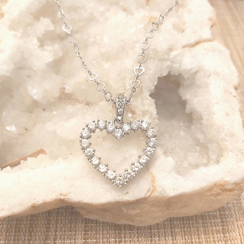 Vintage silvertone crystals heart pendant necklace
